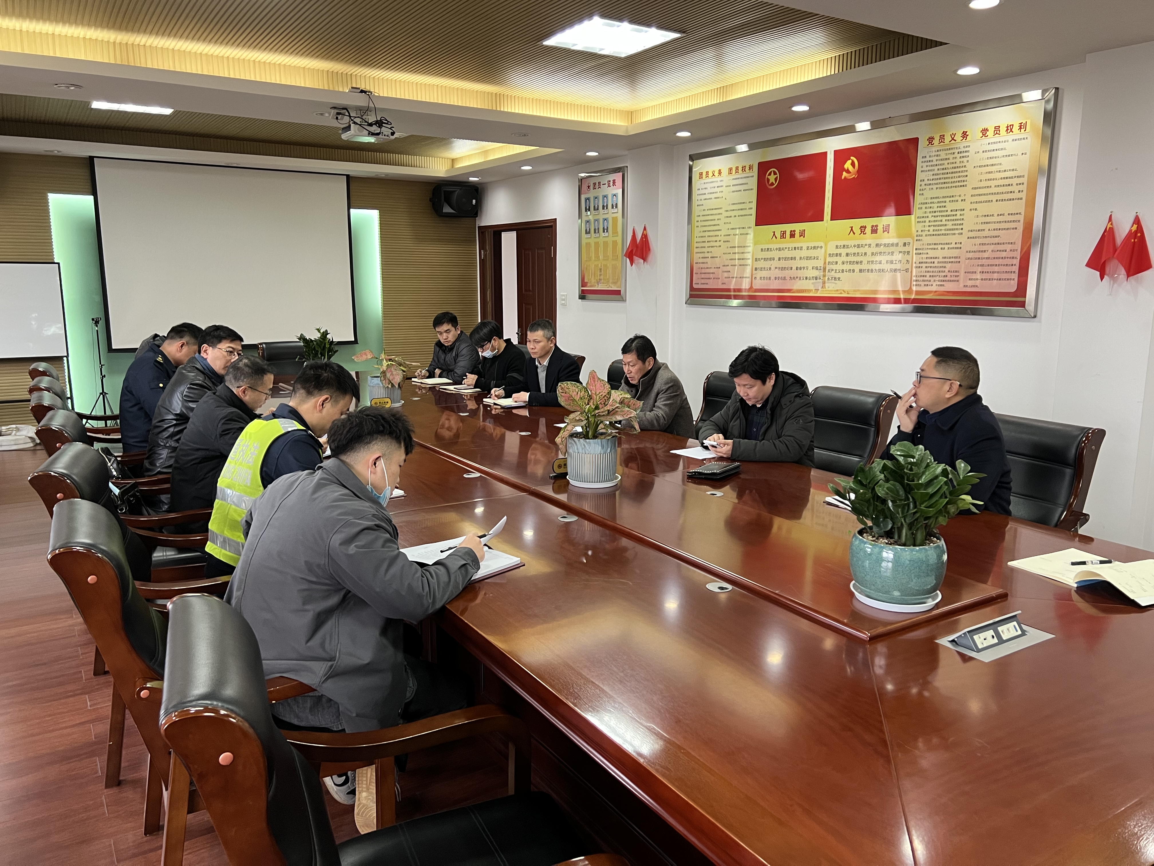1642385147777627.jpg 20220113圖為三化一平專項(xiàng)整治會議召開 林堅(jiān)攝.JPG
